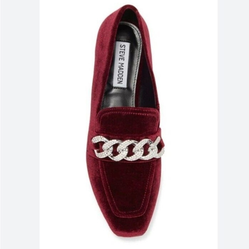 Steve Madden Rilynn Chain Velvet Lofer in merlot Size: 4.5